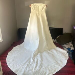 David's Bridal Ivory Wedding Gown